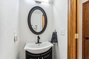 911 Northway Ln NE - Photo 6