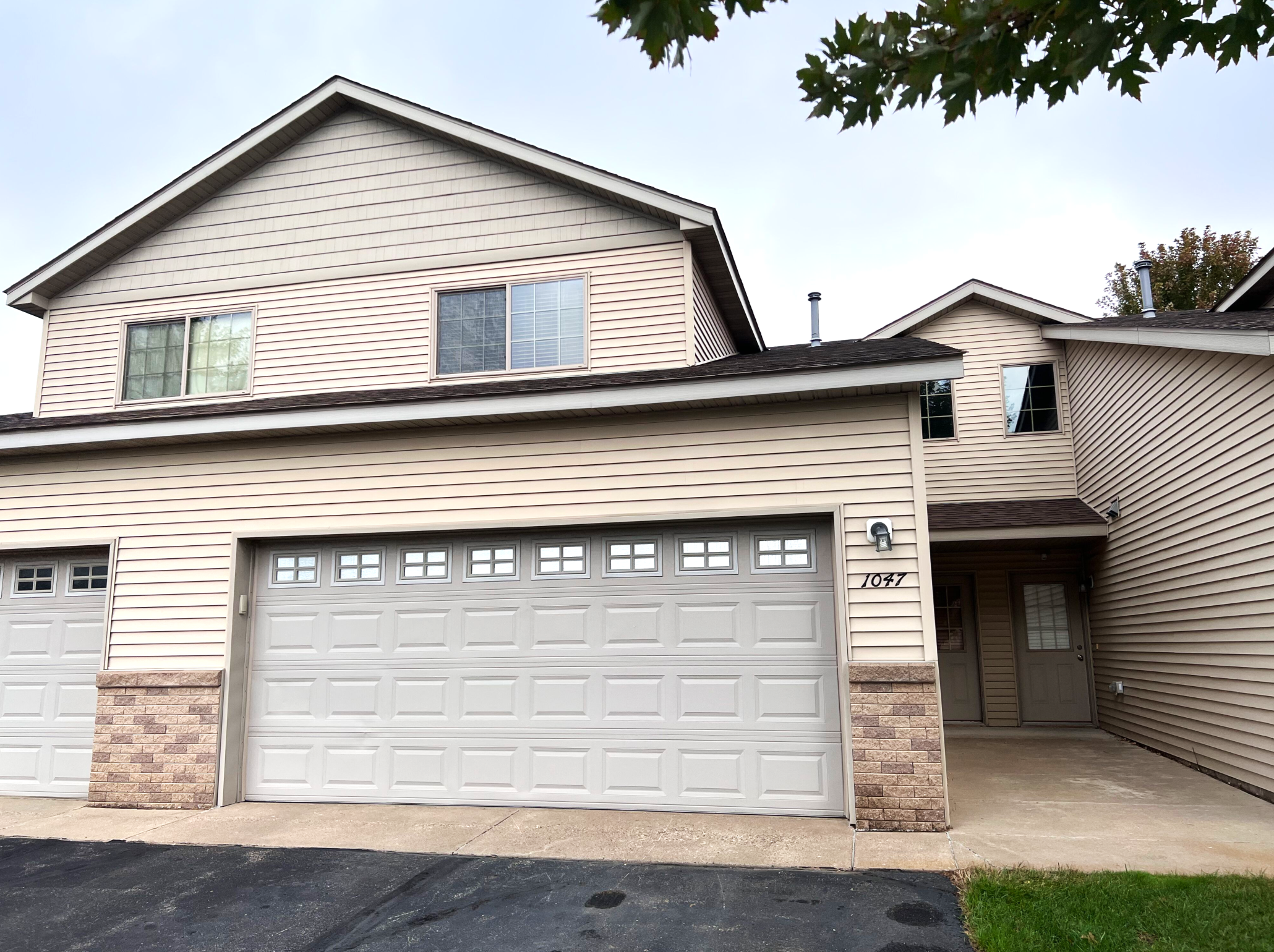 1047 Manor Ct, Saint Cloud, MN 56303