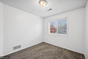 1114 Pecks Woods Dr - Photo 16