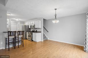 1114 Pecks Woods Dr - Photo 4