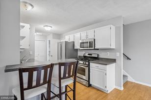 1114 Pecks Woods Dr - Photo 8