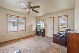 153 Poplar St E - Photo 6