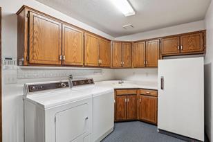 411 Wyndham Cir E - Photo 28