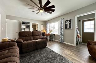 412 Clary Street W - Photo 4