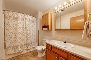 808 Southview Ct E - Photo 4