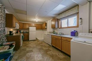 808 Southview Ct E - Photo 16