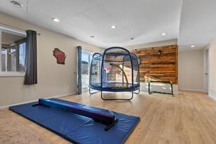 863 Forest Edge Dr - Photo 20