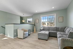863 Forest Edge Dr - Photo 4