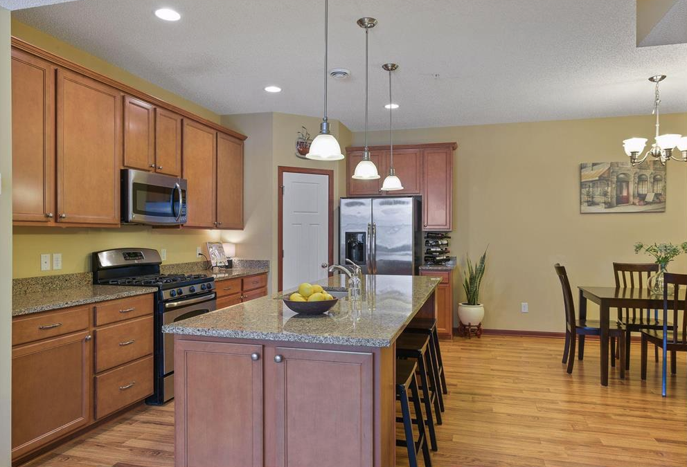 1825 Columbia Ln #3, Chanhassen, MN 55317