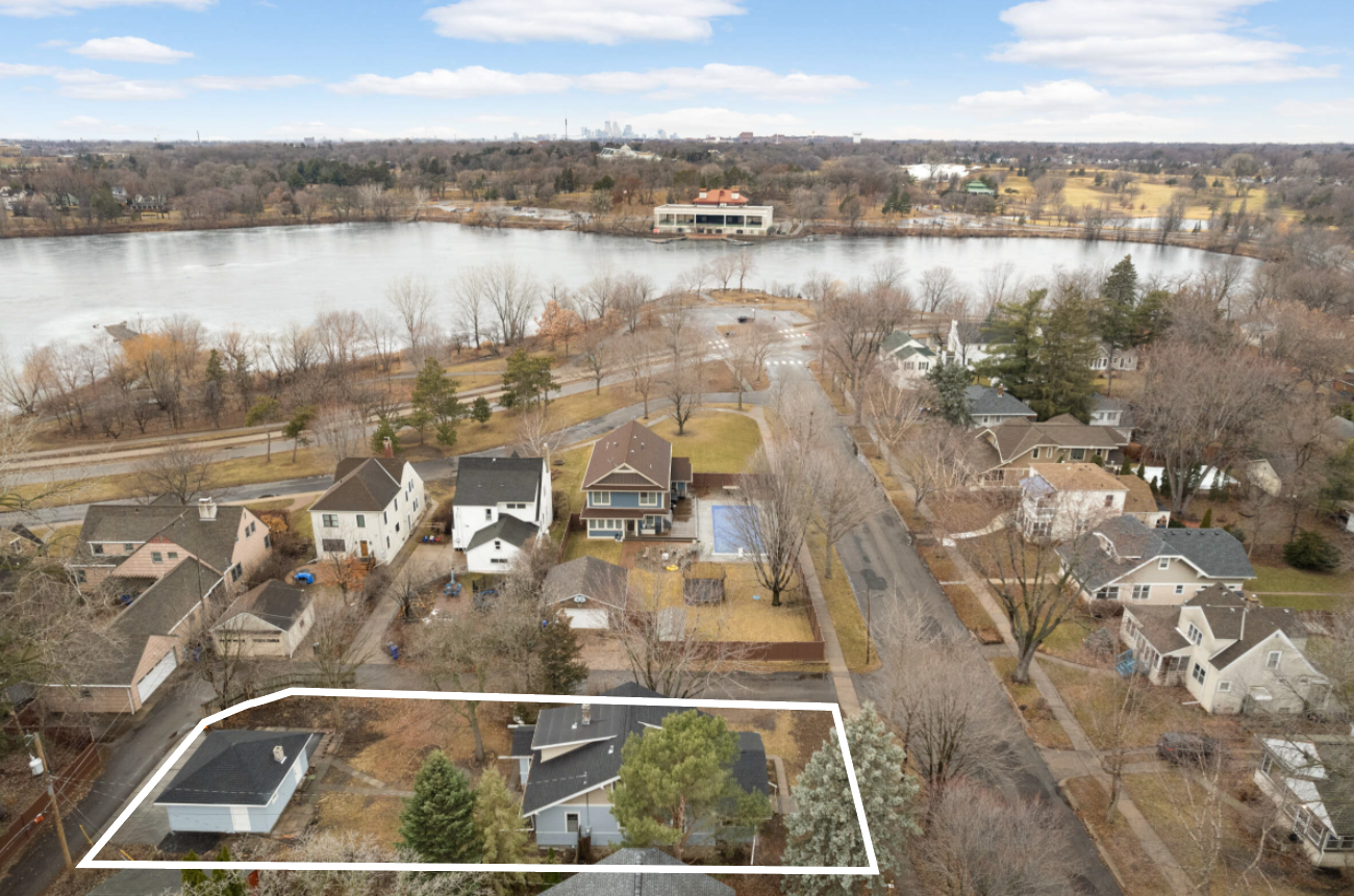 892 Lakeview Ave, Saint Paul MN  55117-4025 exterior