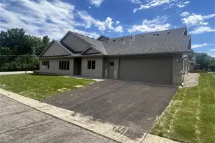 213 Parkway Pl, Mankato, MN 56001 - Photo 1