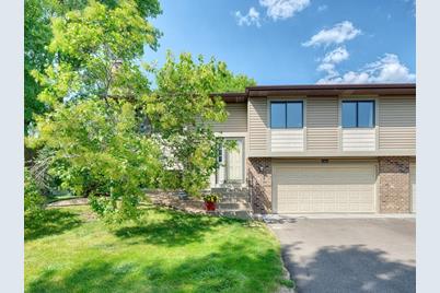 9570 Kingsview Lane N, Maple Grove, MN 55369 - Photo 1