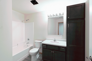 1142 Thomas Dr Ne, Alex, MN 56308