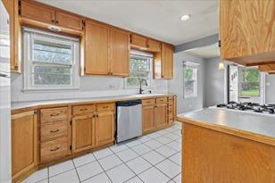 9242 Washington St NE - Photo 4