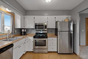 17627 Ionia Ct - Photo 4
