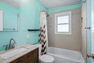 241 Ash St E - Photo 8