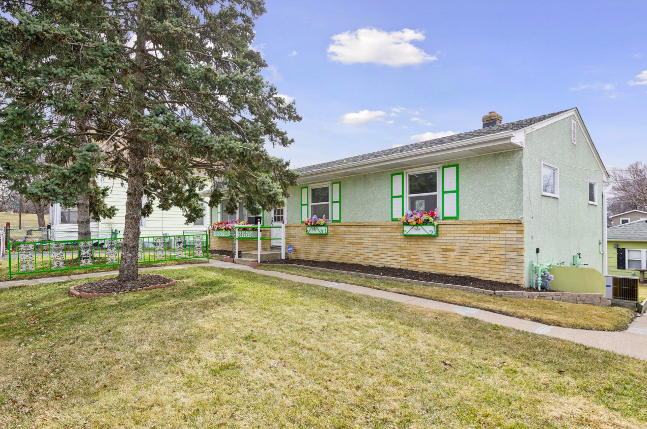 54 Manitoba Ave, Saint Paul MN  55117-5409 exterior