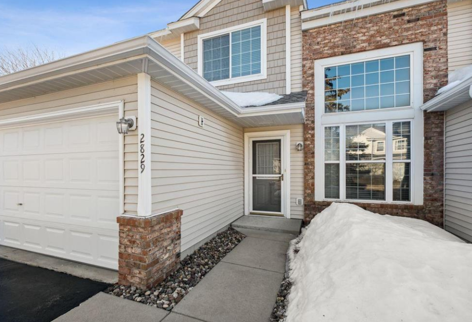 2829 Coach Ln, Chanhassen, MN 55317-4434