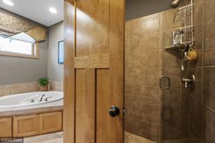 3327 Twin Lake Ct - Photo 32