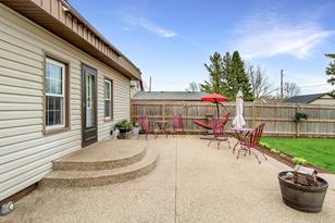 321 E 7th St - Photo 8