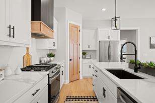 4927 Parkside Cir, Eagan, MN 55123 - Photo 12