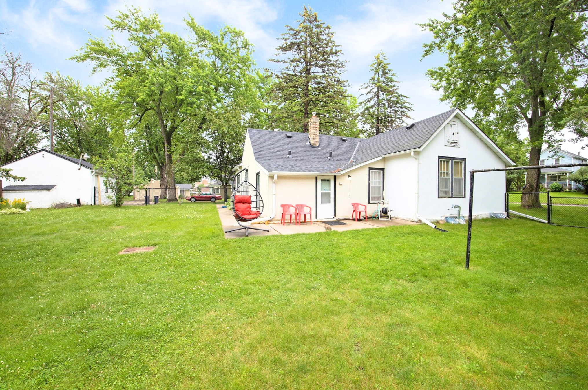 2493 15th Ave E, Saint Paul, MN 55109