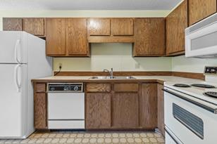 7601 W 101st St - Photo 10