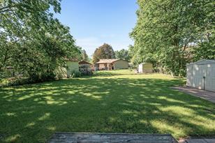 5839 Quebec Ave N - Photo 36