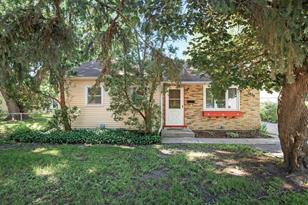 5839 Quebec Ave N - Photo 4