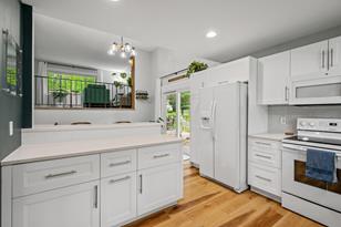 4405 Jonquil Ln N - Photo 8