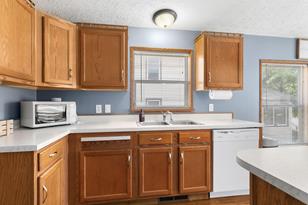 211 Main St E - Photo 4