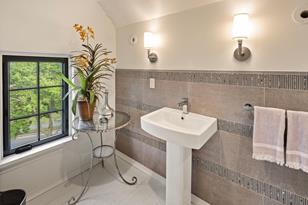 2388 W Lake of the Isles Pkwy, Minneapolis, MN 55405 - Photo 46