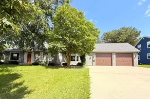 1324 Ridgeview Dr, Montevideo, MN 56265 - Photo 1