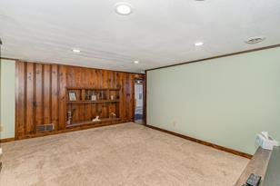 22501 Delaware Ave - Photo 18