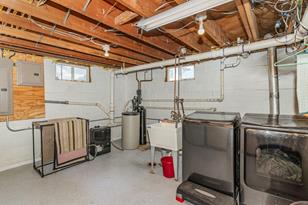 22501 Delaware Ave - Photo 20