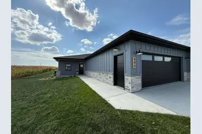 906 Funk Avenue, Lakefield, MN 56150 - Photo 1