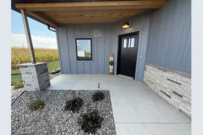 906 Funk Avenue, Lakefield, MN 56150 - Photo 2