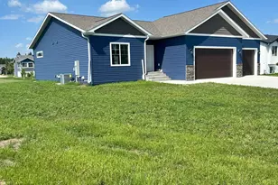 1920 Long Prairie Ln, Detroit Lakes, MN 56501 - Photo 2