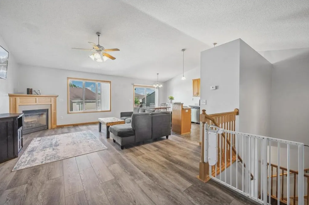 2131 Cleveland Ln S, Spectacle Lake, MN 55008