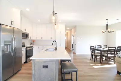 858 Bucknell Lane SE, Stewartville, MN 55976 - Photo 2