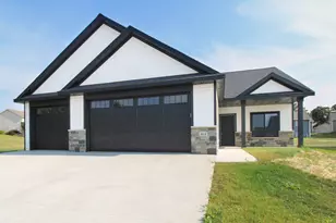 864 Bucknell Ln SE, Stewartville, MN 55976 - Photo 1