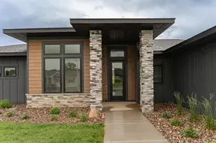 1547 Shannon Oaks Blvd NE, Rochester, MN 55906 - Photo 2