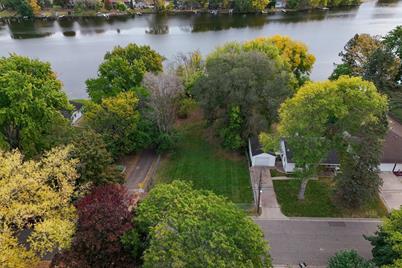 489 Gentry Avenue N, Oakdale, MN 55128 - Photo 2