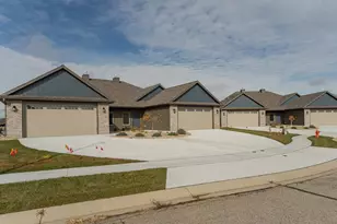 885 Picadilly Ln NW, Rochester, MN 55901 - Photo 4