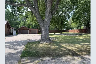 570 2nd Avenue N, Windom, MN 56101 - Photo 2
