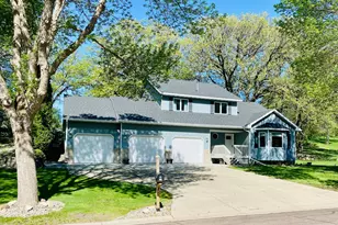 517 Valley Dr, Fergus Falls, MN 56537 - Photo 1