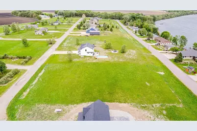 19329 Lake Volney Circle, Le Center, MN 56057 - Photo 8