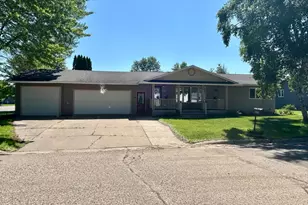 1006 10th St SW, Wadena, MN 56482 - Photo 2