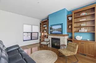 270 4th St E, Saint Paul, MN 55101 - Photo 2