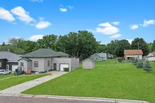 312 4th Street E, Jasper, MN 56144 - Photo 2